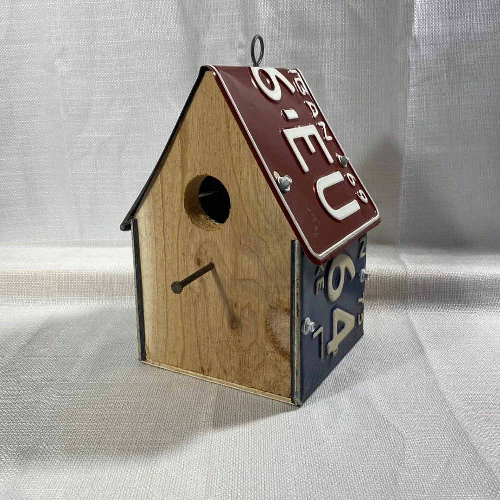 Handmade Vintage Michigan License Plate Birdhouse Cedar Wood Rustic Garden 1969